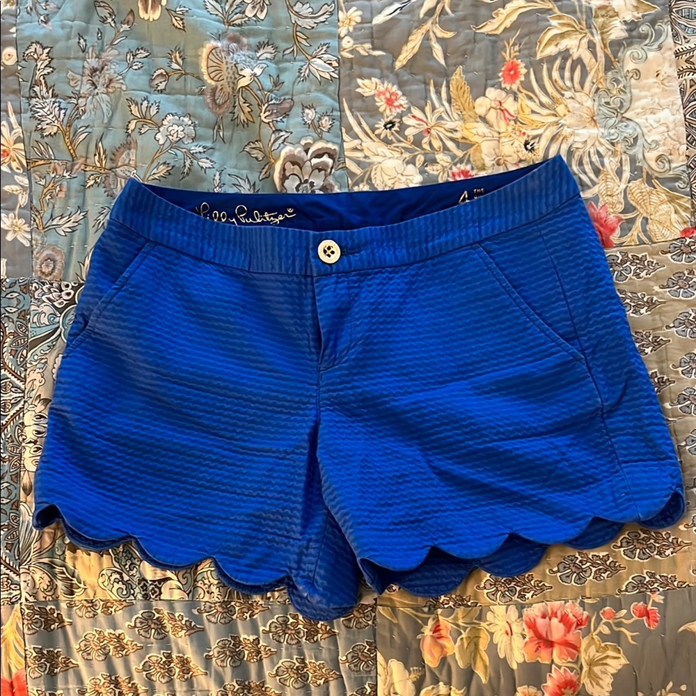Lilly Pulitzer Blue 5” Scalloped Shorts size 4